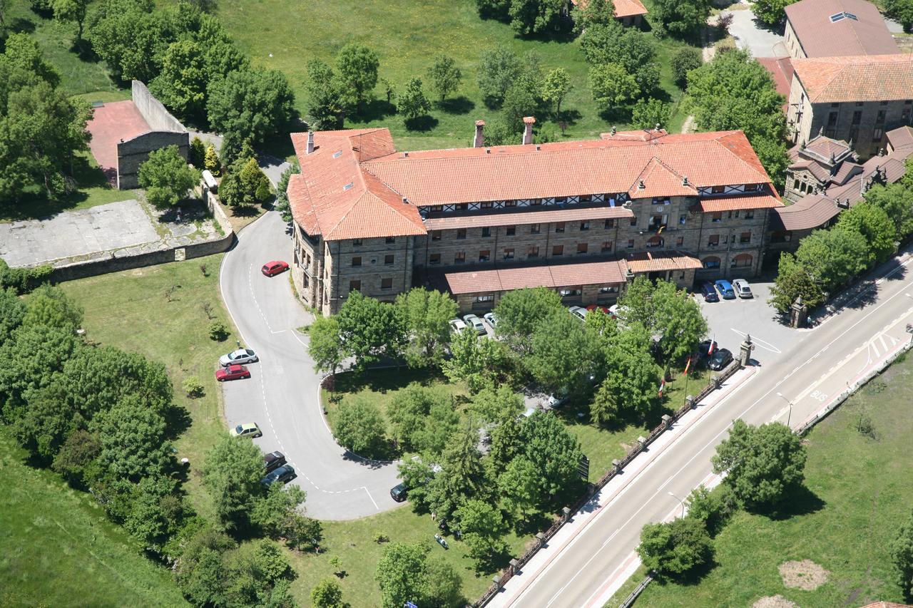 ホテル Balneario De Corconte Cabanas de Virtus エクステリア 写真